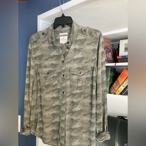 Cute & Cozy!! Boyfriend Fit American Eagle Army Camo Top Sz Small